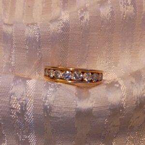 GIC CERTIFIED 1CT. DIAMOND ENGAGEMENT RING. 11 DIAMOND STONES, 14K GOLD, SIZE 6